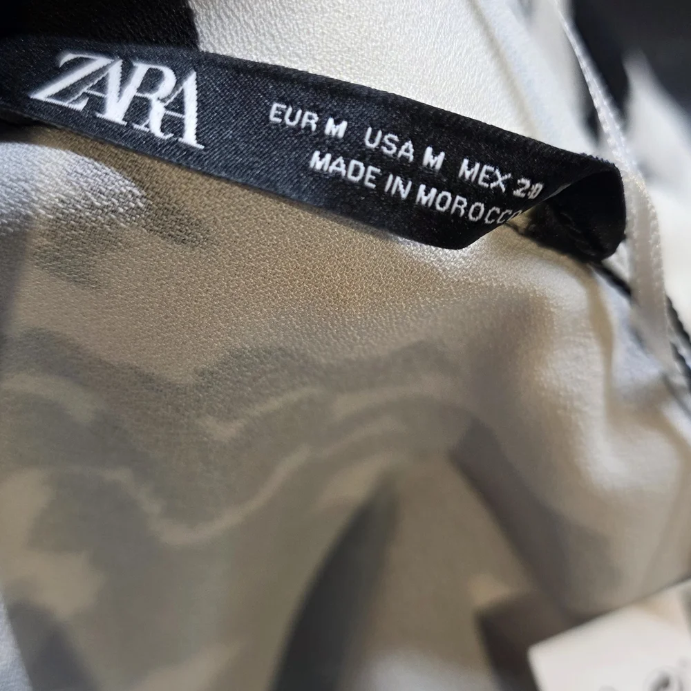 NWT Zara Cow Print Monochrome Button Down Shirt Size Medium PTP 19 - Picture 5 of 5